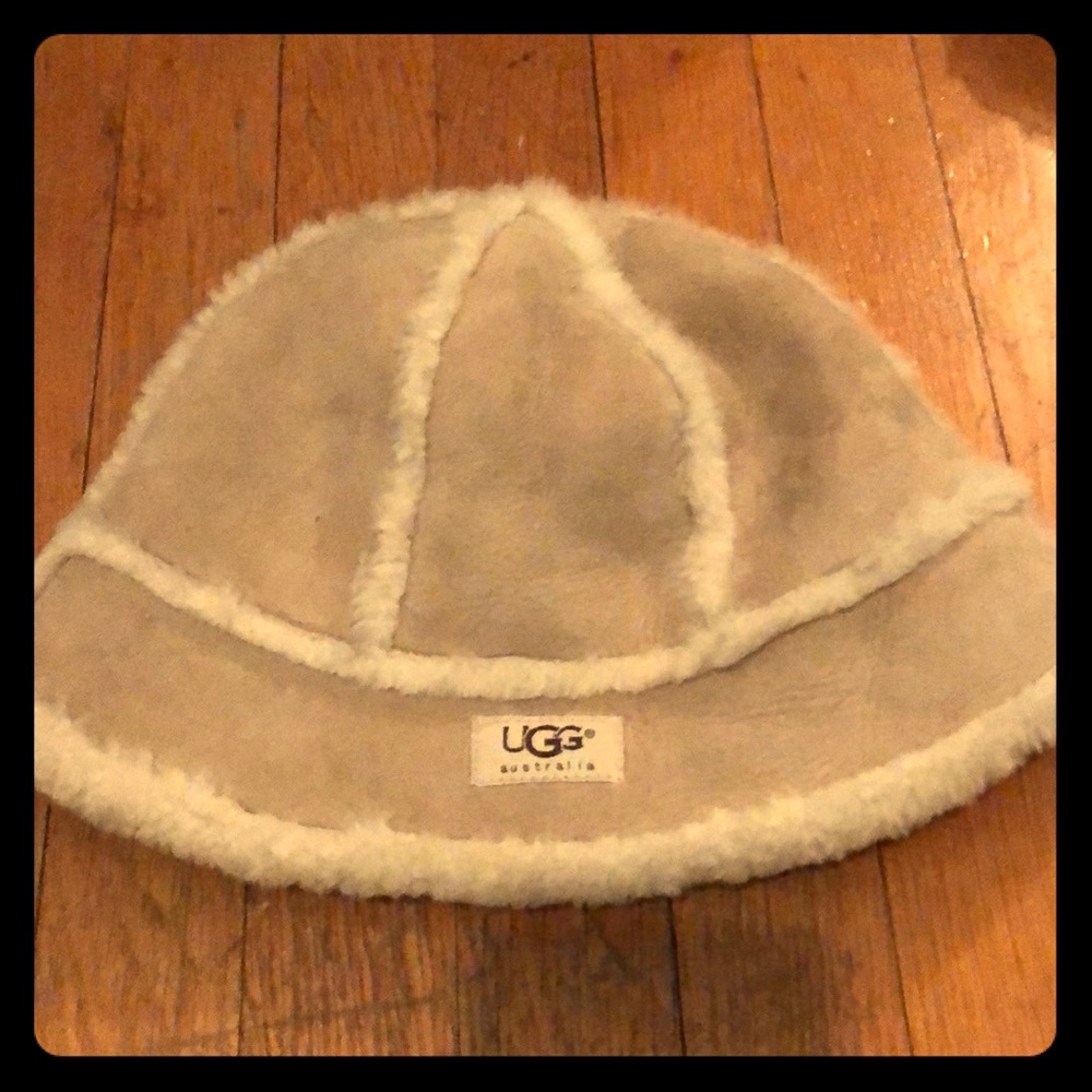 Ugg bucket hat